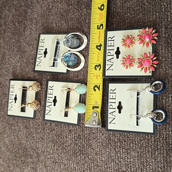 NAPIER BRAND WOMENS FASHION JEWELRY PIERCED EARRINGS BUNDLE OF 5 PAIRS - Picture 8 of 11